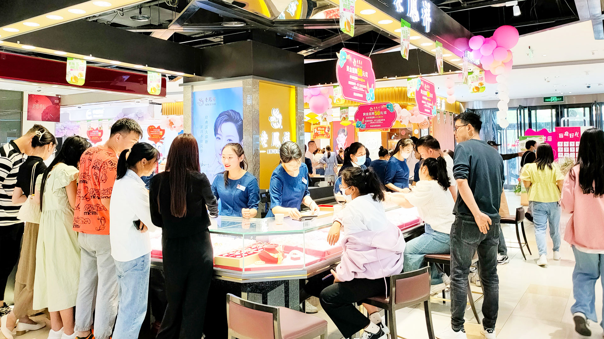 百貨公司：“五一”堅守崗位，護航假期圖二.jpg