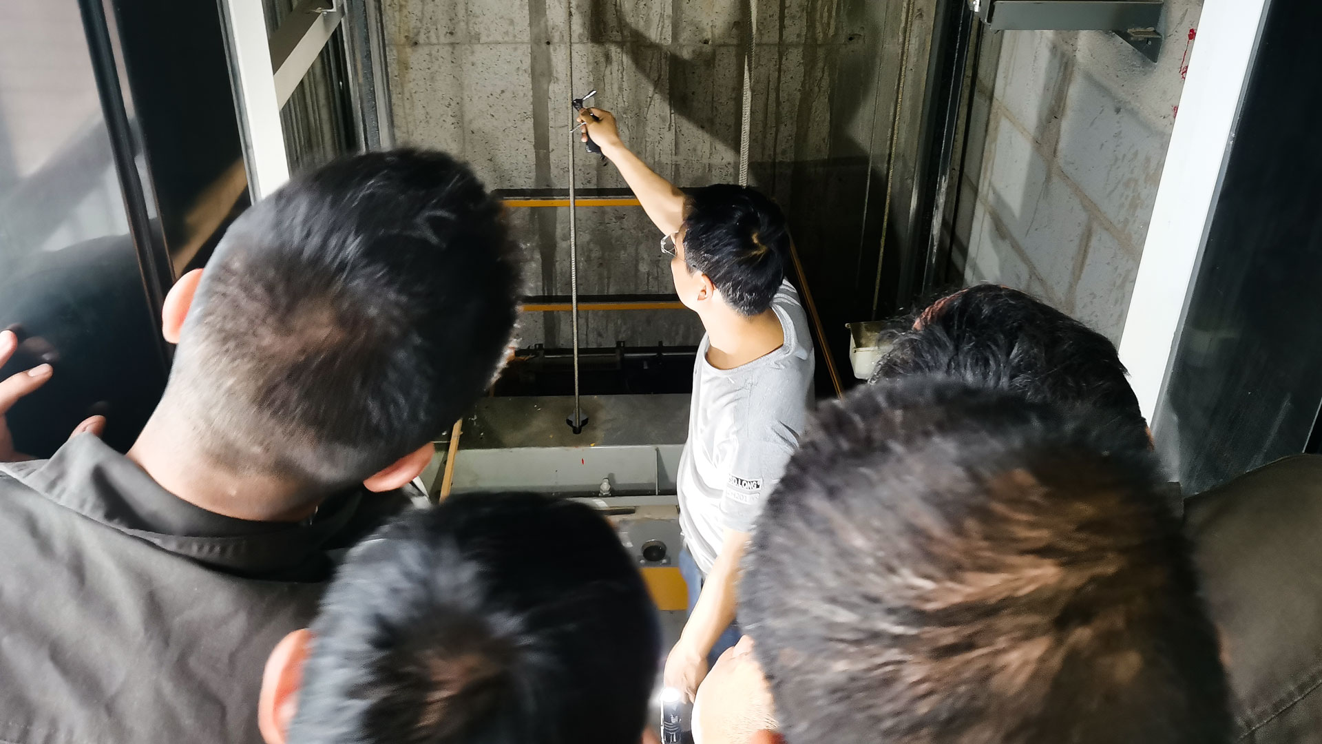 2水電維修中心：開展焊接技術及電梯緊急救援培訓，提高工程部實踐操作能力.jpg